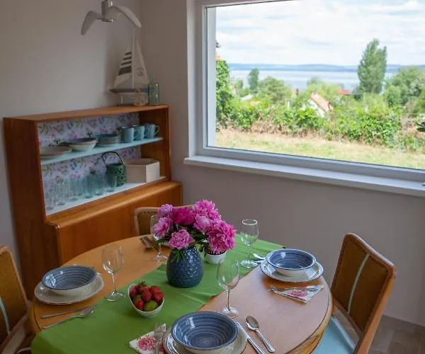 Turquoise Balaton بالاتونسزارسكو